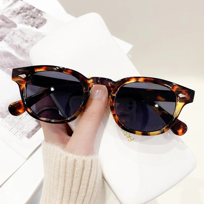 Vintage Rivet-Detail Round Sunglasses